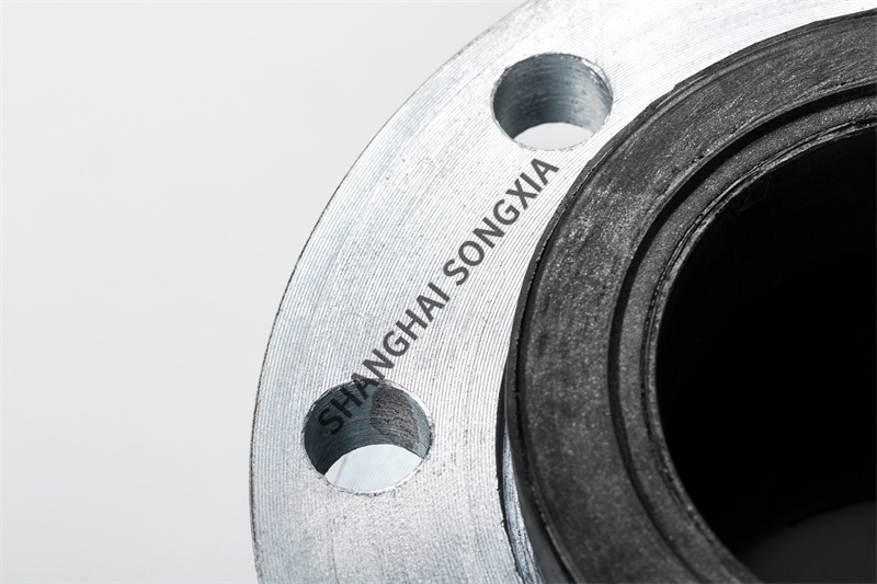 DN100生活给水系统橡胶接头的作用是什么？