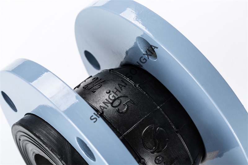 碳钢法兰冷凝泵橡胶接头的特性体现在哪里？